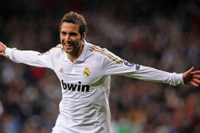 石宇奇状态起伏引发球迷讨论，石宇奇发文回应退赛