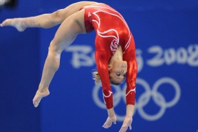 湖人主帅称赞浓眉篮下威慑力十足，湖人队浓眉是谁